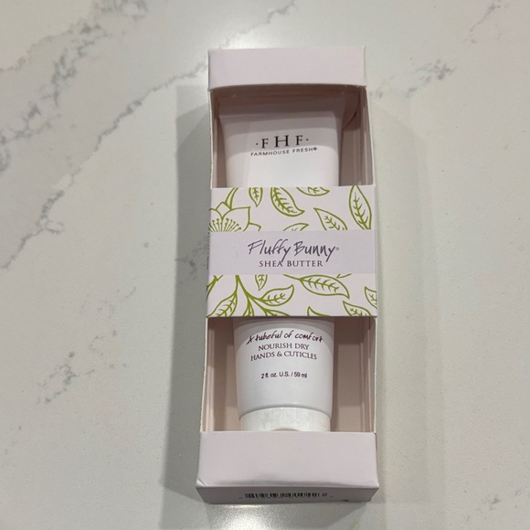 Farmhouse Fresh Fluffy Bunny 3-piece set hand cream, body wash & perfume - Picture 3 of 7